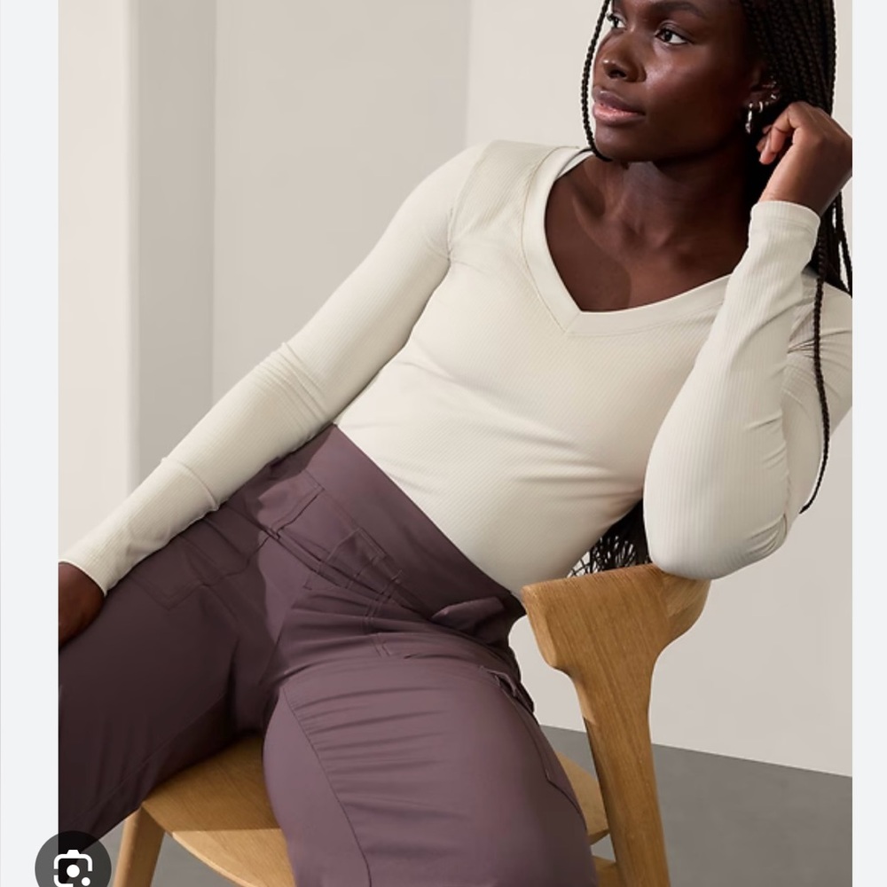 Athleta renew seamless Black V-Neck Top - Picture 4 of 4